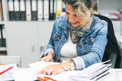Admin receiving Administrative Professionals' Day messages on card