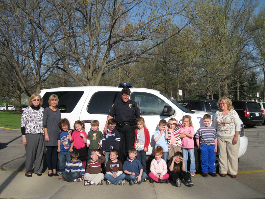 Children posing with police officer