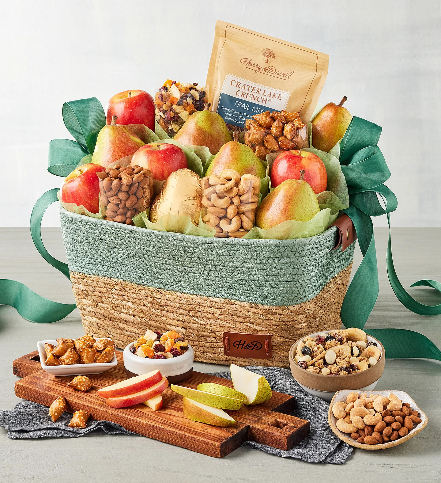 Gift basket with fruits and nuts