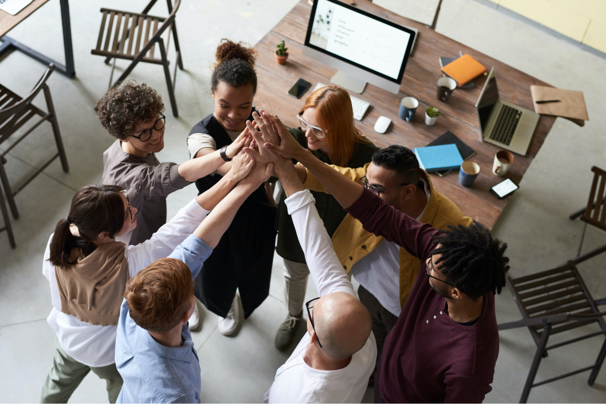 Employees recognizing each other in team meeting