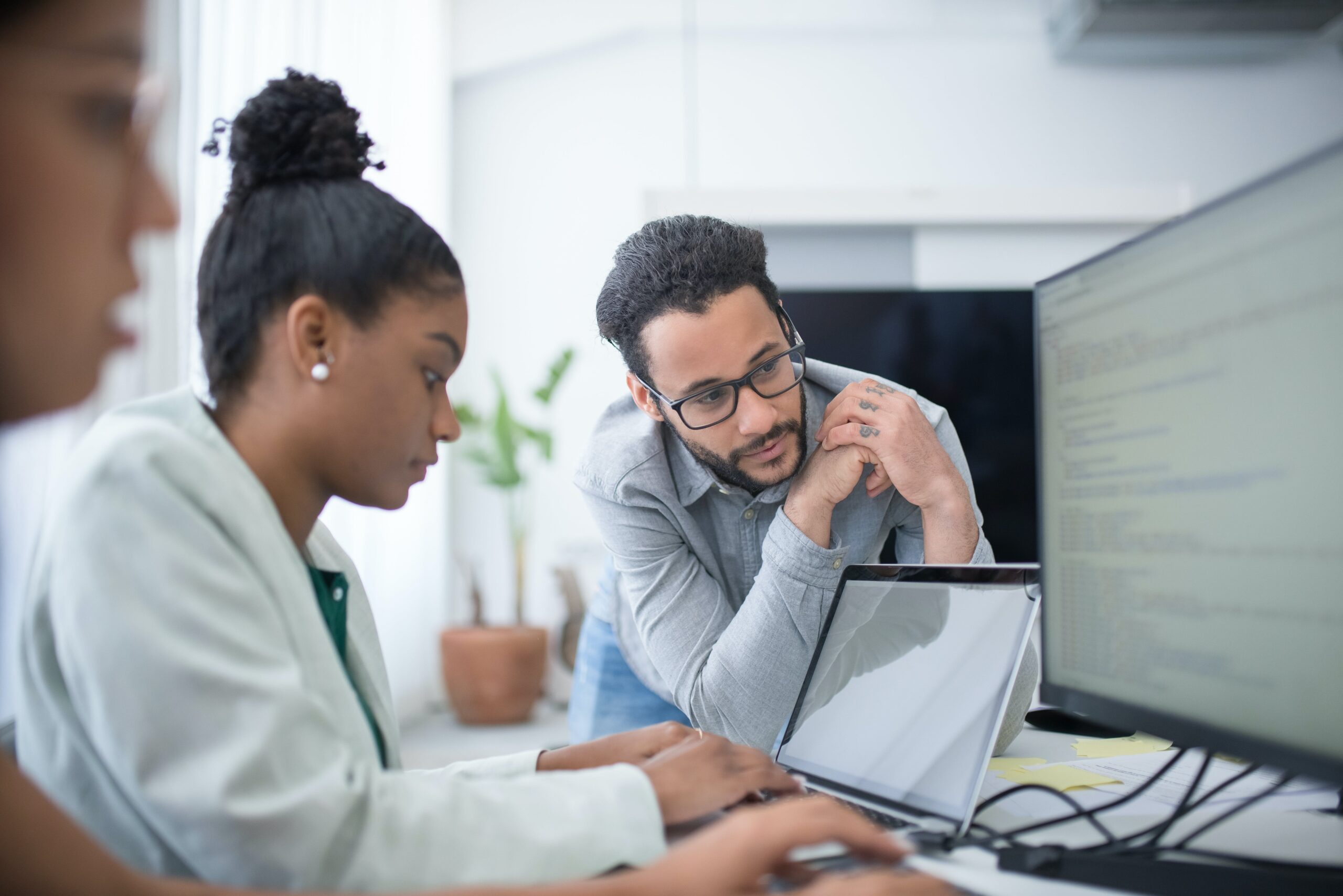 Boss working with an employee